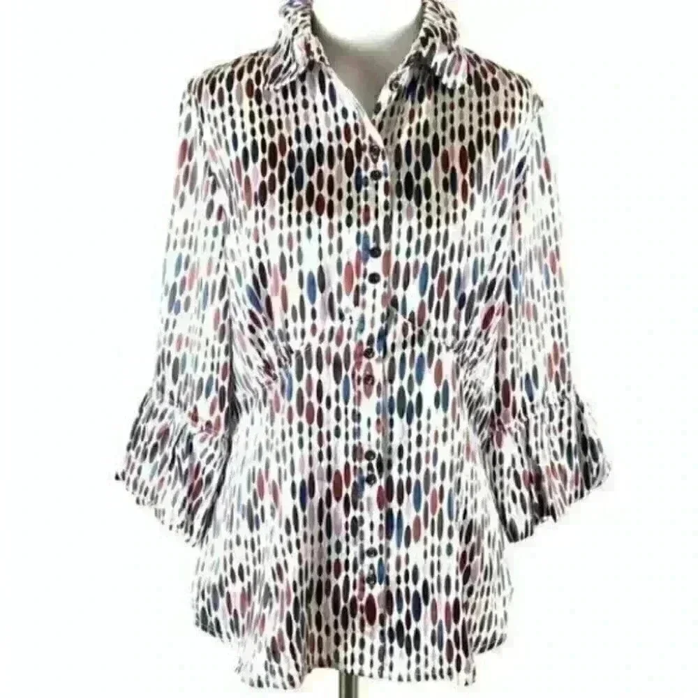 Violet & Claire womens top size medium geometric